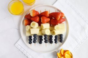 Gezonde-koningsdag-fruitsticks