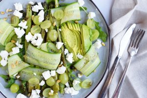 frisse-salade-met-gegrilde-groene-asperges